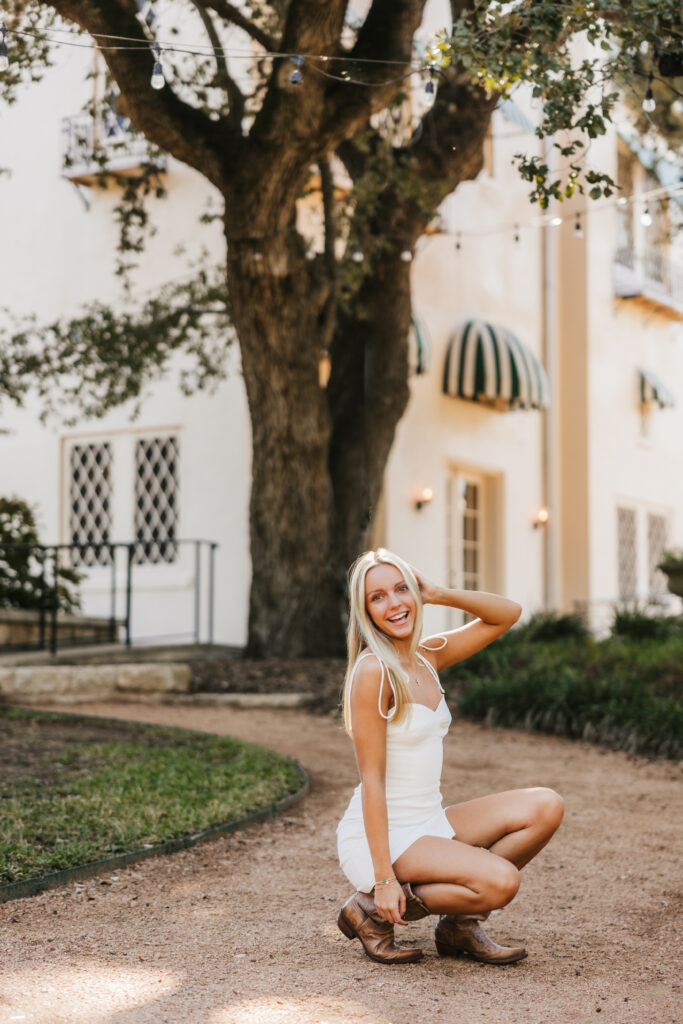 girl squats with laguna gloria 