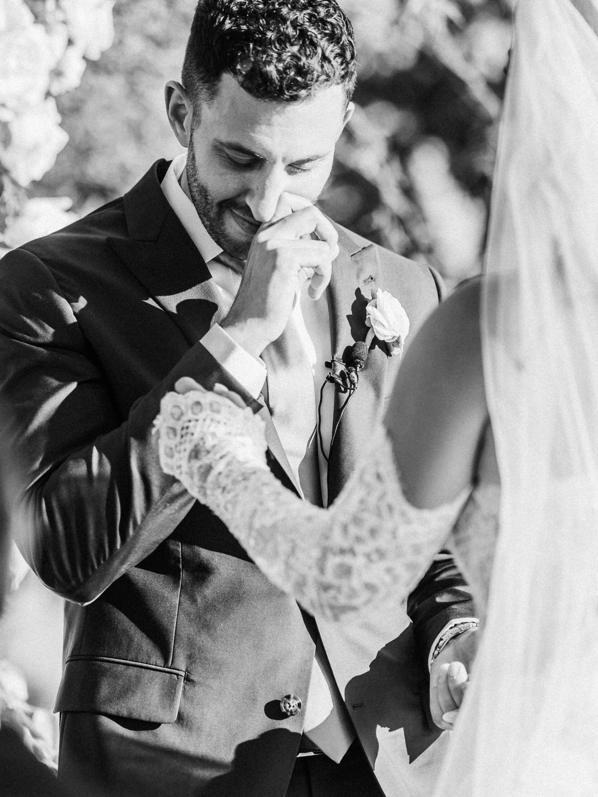 groom-cries-during-vows