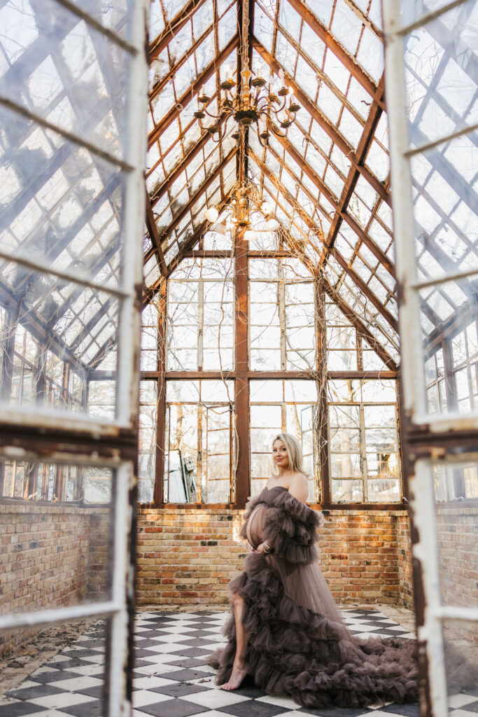 sekrit-theater-greenhouse-maternity