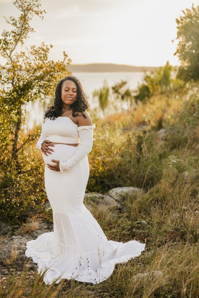 Austin newborn photographer; Austin maternity photographer; Texas Hill Country maternity photographer; lifestyle newborn photographer Austin