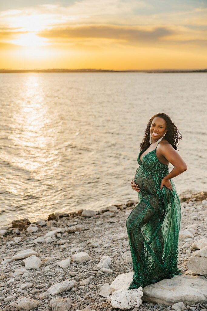 Austin newborn photographer; Austin maternity photographer; Texas Hill Country maternity photographer; lifestyle newborn photographer Austin