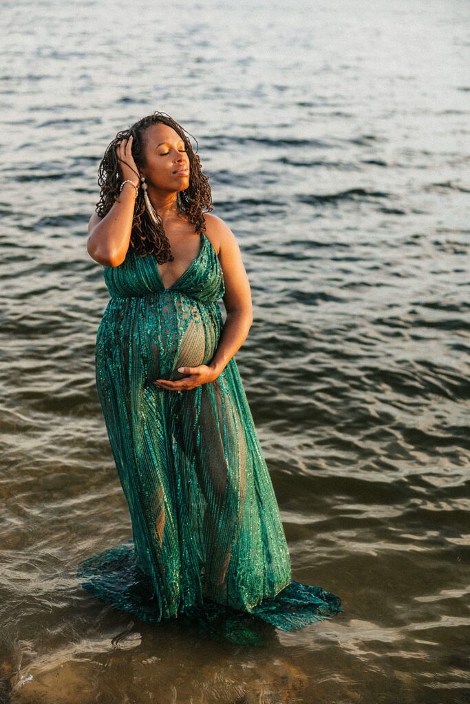 Austin newborn photographer; Austin maternity photographer; Texas Hill Country maternity photographer; lifestyle newborn photographer Austin